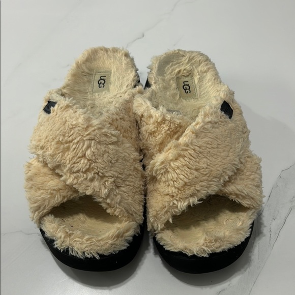 UGG Fluffy Cream Sandals - Picture 1 of 5